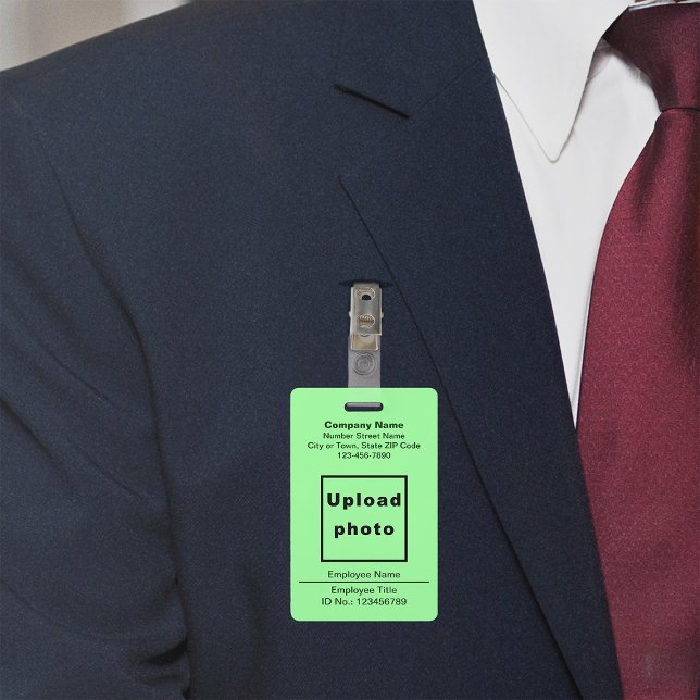Com base em texto com foto do funcionário - crachá (Light green company badge)