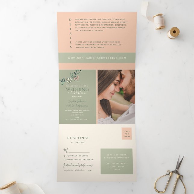 Com Dobra Tripla Convite de Casamento Tri-Fold Verde Sage Pêssego (Dentro)