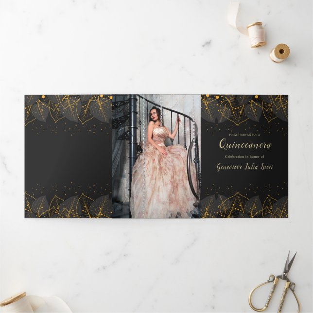 Com Dobra Tripla Convite de festas de Quinceanera de Folhas Dourada (Fora)