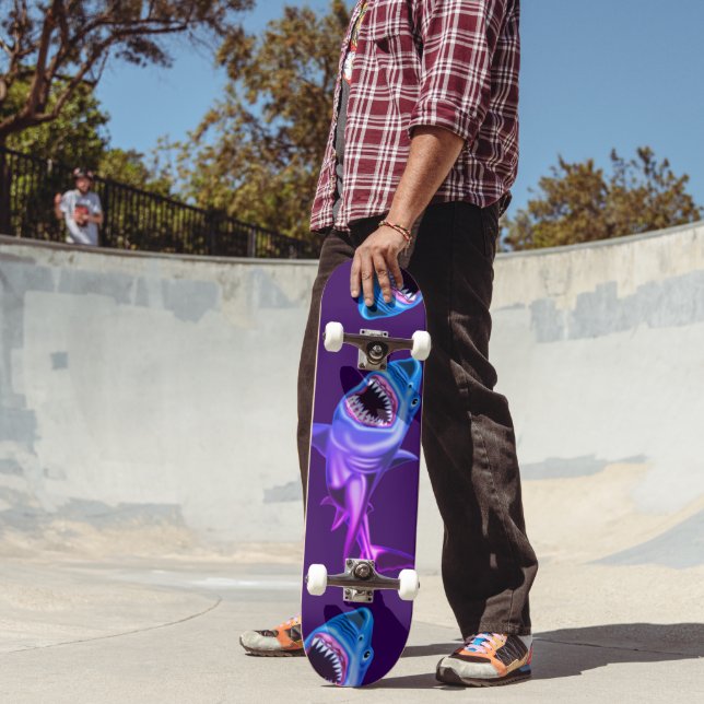 Com skate de tubarão (Ao ar livre 2)