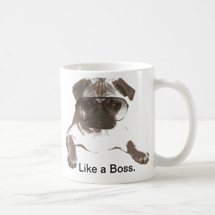 Como um Pug do chefe na caneca dos vidros