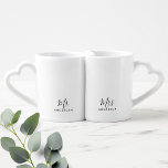 Conjunto De Caneca De Café Sr. e Sra. | Script Moderno Personalizado<br><div class="desc">"Sr. e Sra." O moderno Script Personalizado Gift Perfeito do Casal como presentes de casamento para presentes de aniversário de casamento,  presentes de Dia de os namorados e presentes para qualquer ocasião.</div>