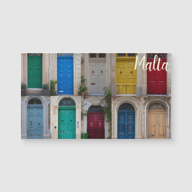 Conjunto de portas frontais coloridas em Malta (Frente)