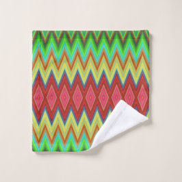 Conjunto De Toalhas A colorful, geometric-patterned towel set hangs