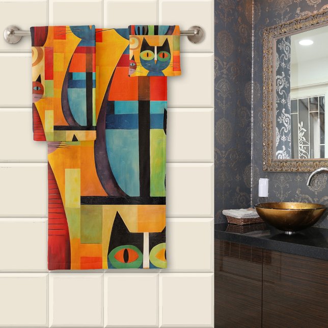 Conjunto De Toalhas Artista Colorida Cats Moderno (A colorful bathroom towel set with a painting of cute cats. Fun and eye-catching for the bathroom)