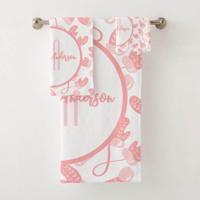 CONJUNTO DE TOALHAS BABY PINK CHRISTMAS WINTER MITTENS & HATS MONOGRAM (Insitu)