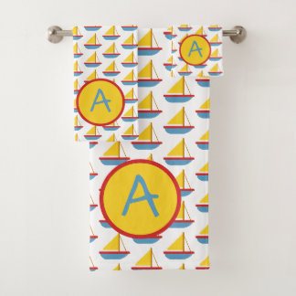 Conjunto De Toalhas Barco de Brinquedo Vermelho Azul e Amarelo Monogra