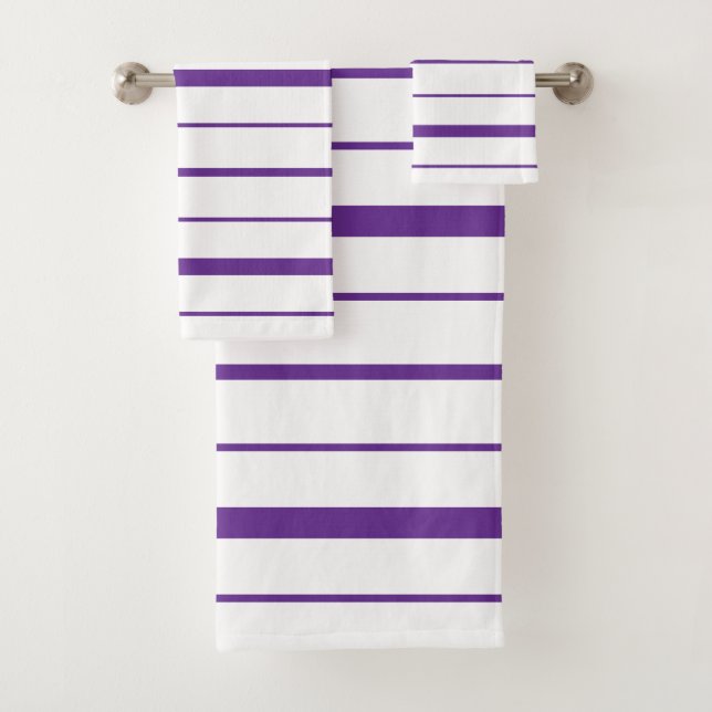Conjunto De Toalhas Beringela Roxa em Listras no Banheiro Branco (Insitu)