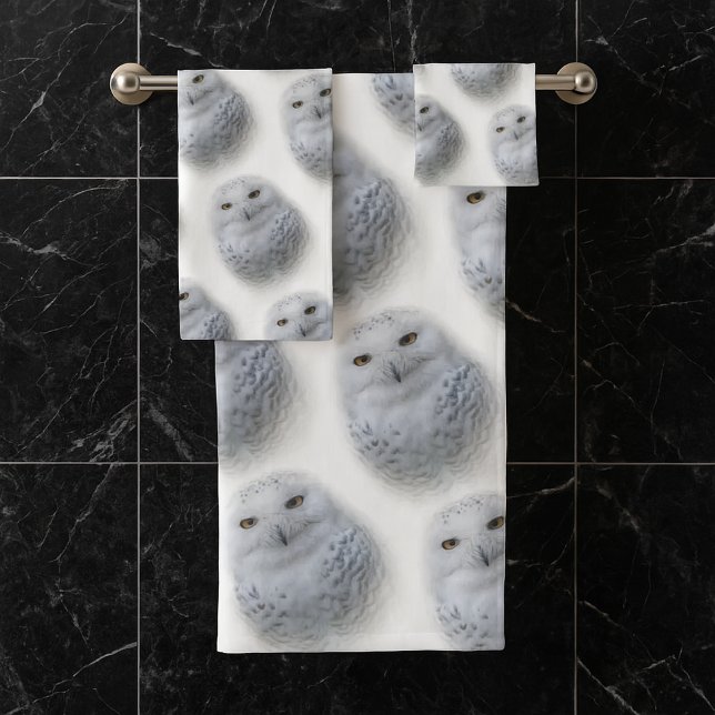 Conjunto De Toalhas Bonita, Dreamy e Serene Snowy Owl (Snowy Owl Towel Set on Black Marble Bathroom Tiled Wall Cover Photo)