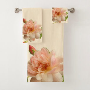 Conjunto De Toalhas Bud de Rosas de Folhagem no Plano de Fundo de Pês