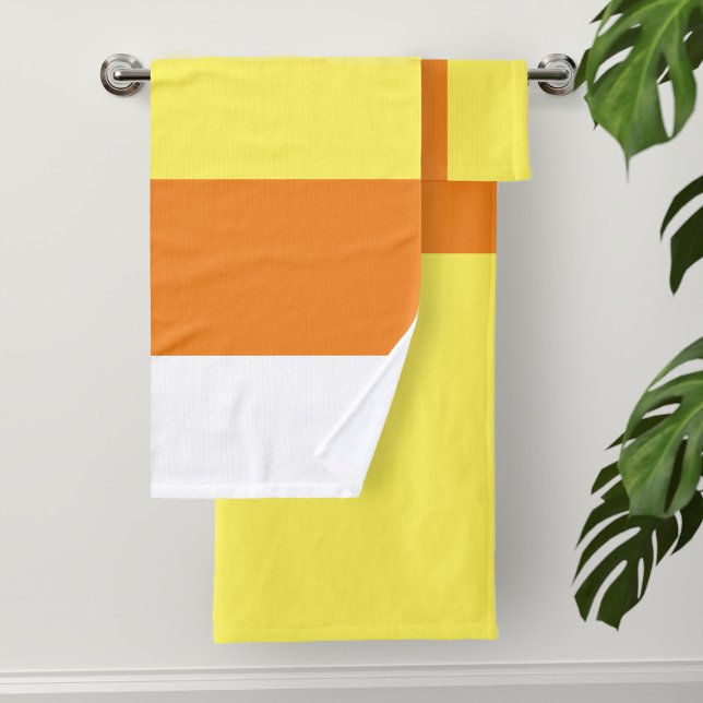 Conjunto de toalhas de banho listradas amarelo-ala (Bright white, orange and yellow striped towels inspired by the colors of candy corn)