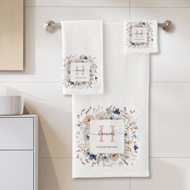 Conjunto De Toalhas Elegant Monogram Pretty Beige Blue Flowers Floral  (In situ)