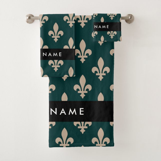 Conjunto De Toalhas Fleur de Lis, Beige on Green, Royal, Your Name (Insitu)