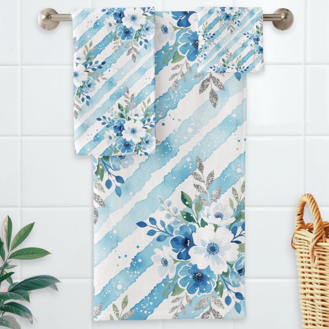 Conjunto De Toalhas Floral Listrado Azul Moderno (A bath towel set with floral and striped pattern in blue, white and green, in a watercolor style)