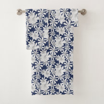 Flores Brancas Desenhadas À Mão No Impressão Azul 