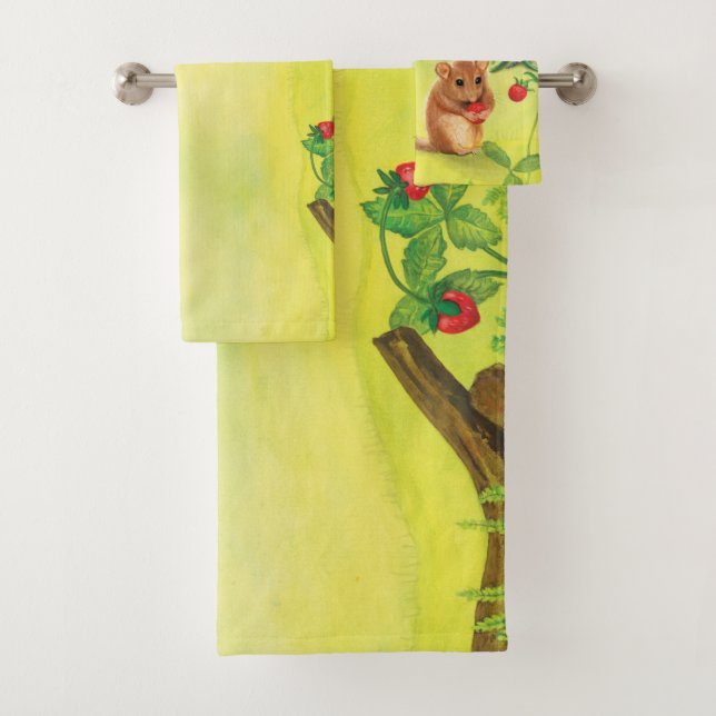 Conjunto De Toalhas Hazel Dormouse comendo morango selvagem (Insitu)