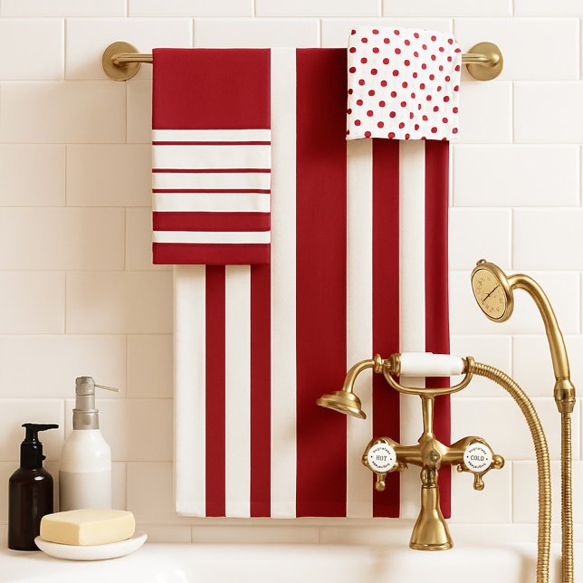 Conjunto De Toalhas Ivory Burgundy Stripes Bolinhas (A classic bathroom towel set in ivory and burgundy with stripes and polka dots)