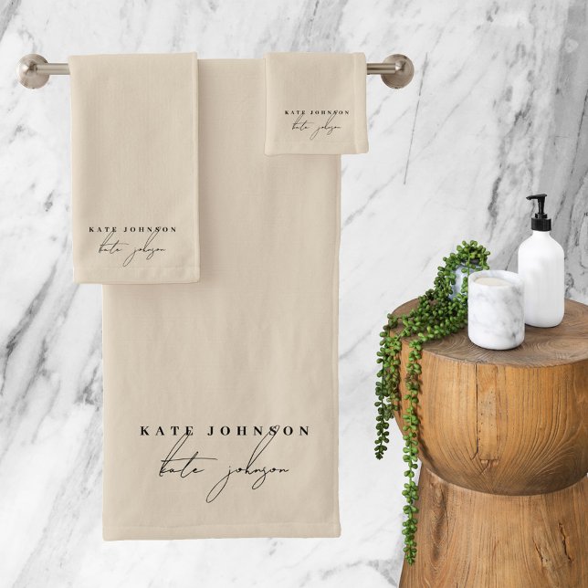 Conjunto De Toalhas Monograma de Script de Assinatura de bege Neutro (Neutral Beige Signature Script Monogram Bath Towel Set)
