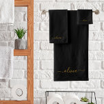 Conjunto De Toalhas Nome do Monograma Rapariga de Script Moderno Doura<br><div class="desc">Planejador de Notebook Espiral de Nome de Monograma Simples Preto e Dourado. Isto faz o doce e perfeito aniversário de 16 anos,  casamento,  chá de panela,  aniversário,  chá de fraldas ou festa de solteira presente para alguém que ama luxo de luxo e estilos quíticos.</div>