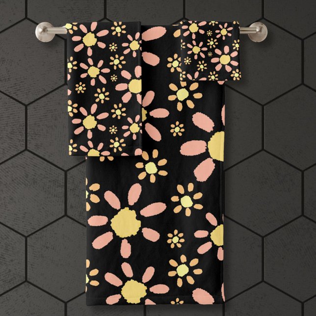 Conjunto De Toalhas Padrão de Aquarela da margarida rosa-rosa em preto (Criador carregado)