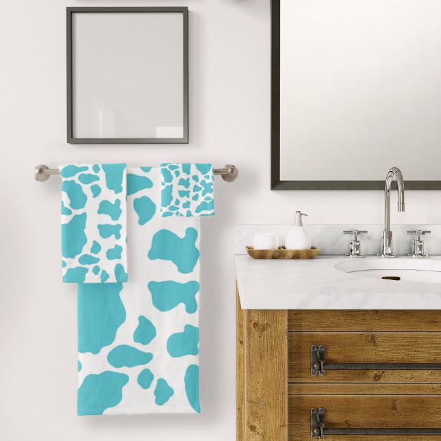 Conjunto De Toalhas Padrão de impressão animal das manchas brancas e a (Blue & White Cow Spots Animal Print Pattern Bath Towel Set by Looly Elzayat)