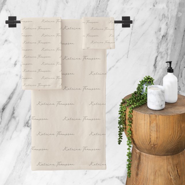 Conjunto De Toalhas Padrão de Monograma de Script de Assinatura Modern (Ivory Modern Signature Script Monogram Pattern Bath Towel Set)