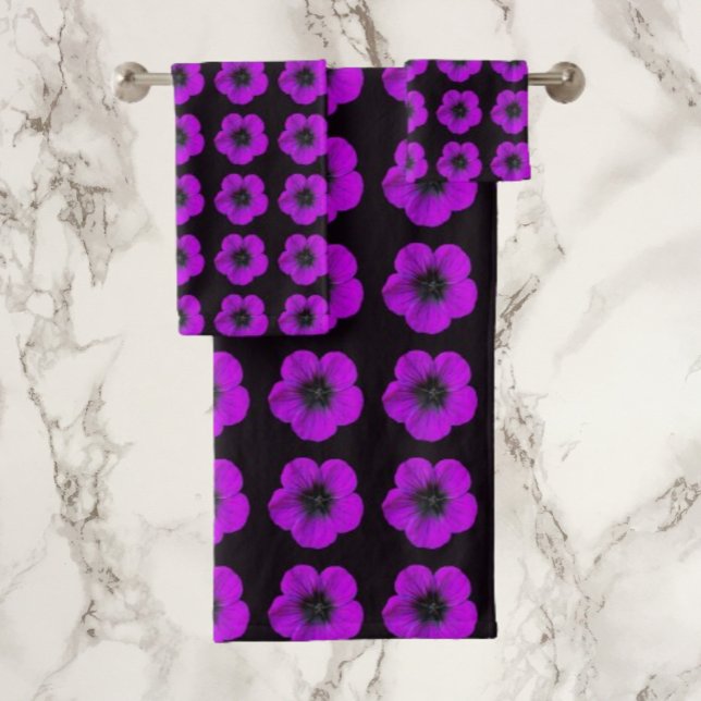 Conjunto De Toalhas Padrão Floral de Geranium roxo em preto (In Situ)