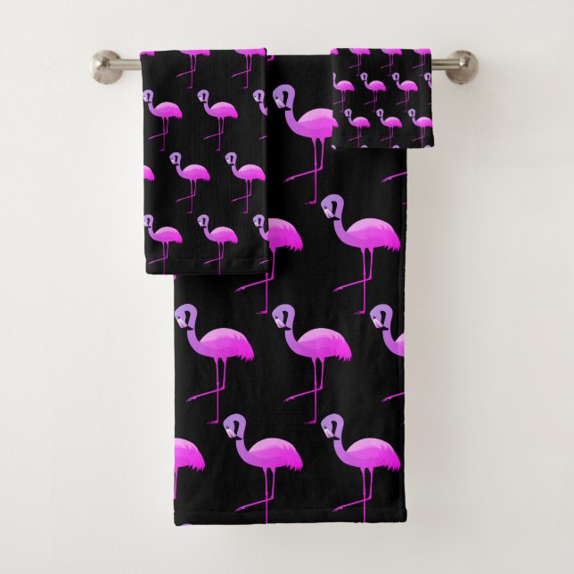 CONJUNTO DE TOALHAS PADRÃO FLURO FLAMINGO NEGRO BANHEIRO FIXADO (Insitu)