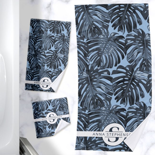 Conjunto De Toalhas Palma Azul Tropical Escura Deixa Nome Monograma (Dark blue towels with a tropical leaf print and an elegant monogram)