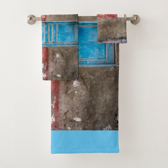 Conjunto De Toalhas Parede colorida com porta azul (Insitu)