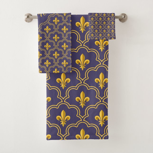 Conjunto De Toalhas Purple and gold fleur-de-lys quatrefoil pattern (Insitu)