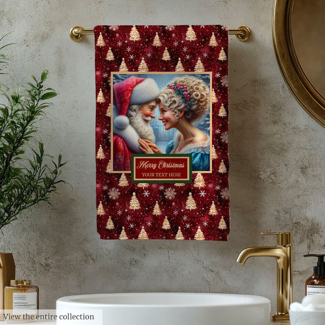 Conjunto De Toalhas Senhor e Sra. Claus Cranberry Bath Towel (Gorgeous Mr. and Mrs. Claus Cranberry Bath Towel)