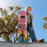 Convés de Nomes Personalizados do Skateboard Palm<br><div class="desc">Tabuleiro Retro Futurístico de Árvore Palm Design by Dream Big Digital Design A skate tropical com um design abstrato de pôr do sol rosa.</div>