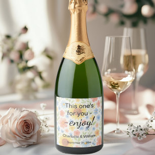 Convidados favorecem o casamento floral dos girass