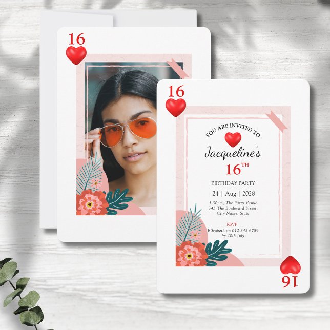 Convite 16.º aniversário Corações Doce 16 (Sweet 16, 16th birthday party invitations showing front and rear on a grey wood background.)