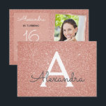 Convite 16.º Aniversário, Rosa Dourado, Foto Rosa-Blush<br><div class="desc">As Doce 16.ª Festa de aniversário Elegante Faux Sparkle e Glitter Rosa Dourado ou Blush Pink Monogrammed Invtions são perfeitas para uma Festa de aniversário Dourada ou Rosa Esbranquiçada. Estes convites para fotos ou fotos são perfeitos para uma bela 16 Festas de aniversário. Você pode atualizar o cartão de convite...</div>