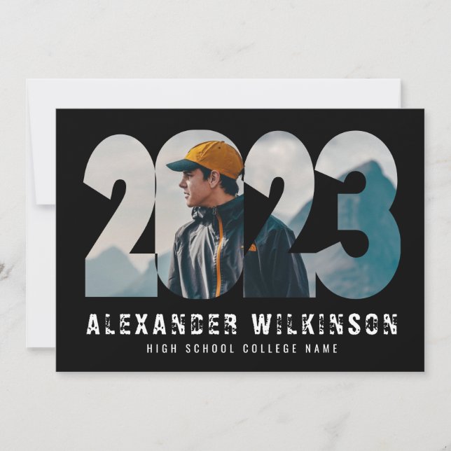 Convite 2023 Modern Bold Script Trendy 4 Photo Graduation (Frente)