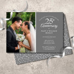 Convite 25 Foto de Casamento de Aniversário Silver Confett<br><div class="desc">Personalize com sua foto favorita de casamento e seus detalhes especiais de comemoração de 25 de prata em tipografia branca em prata. O reverso apresenta corações de amor prateado confetti. Projetado por Thisnotme©</div>