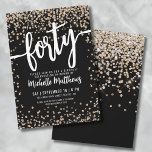 Convite 40 Black Dourado aniversário de 40 anos<br><div class="desc">Apresentando um convite de festas chic e comemorativo, perfeito para marcar este marco especial no estilo. O elegante design apresenta uma mistura de ouro e cinzas prateadas, acrescentando um toque de diversão e festividade. No topo, "quarenta" é exibido com destaque em letras maiúsculas, definindo o tom para uma celebração inesquecível....</div>