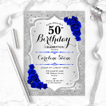 Convite 50.º aniversário - Rosas azuis de prata<br><div class="desc">50º Convite de Aniversário. Design floral elegante em prata e azul real. Apresenta fitas cintilantes de prata,  fontes de script na moda e confetti de rosa de de safira. Perfeito para uma festa de aniversário de vidro.</div>