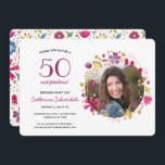 Convite 50 e Fabulosa Festa de aniversário de Watercolor F<br><div class="desc">50 e bonito e fabulosa coroa de água floral floral floral floral em volta da fotografia da aniversariante. A parte de trás apresenta um padrão floral para combinar. Altere a foto,  os detalhes e até a idade para personalizar. Crédito da fotografia: Fotografia © Storytree Studios,  Stanford,  CA</div>
