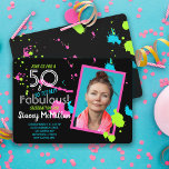 Convite 50 e Fabuloso aniversário de pintura retrô de 80<br><div class="desc">Comemore seu aniversário de 50 anos com um design retrorreflector cor-de-rosa,  azul e verde de tinta criado de minha mão pintada design num fundo preto com um modelo de foto personalizado.</div>