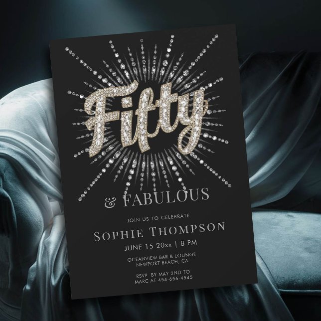 Convite 50 Fabuloso Glitter Burst Black 50º Aniversário (50 and fabulous glitter glam modern black invitation)
