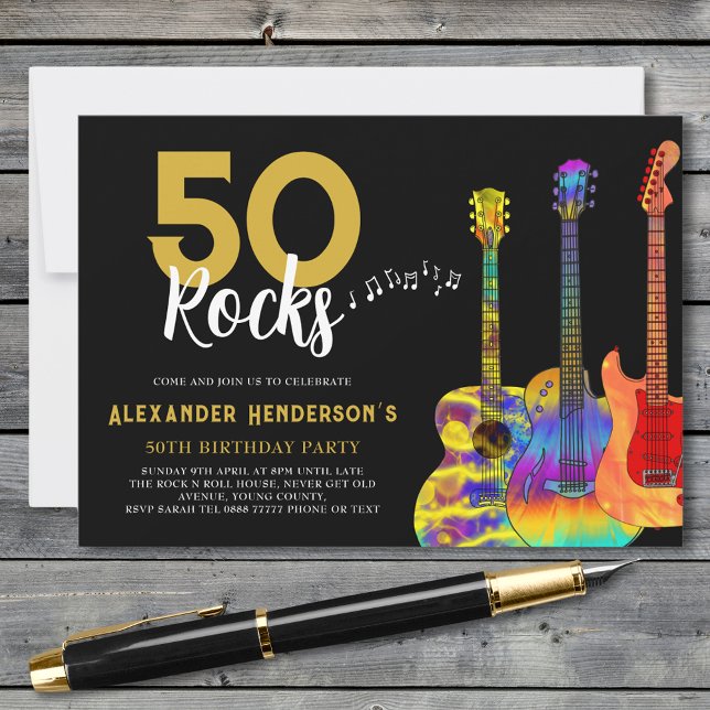 Convite 50 Guitarras de Festa de aniversário de Rochas (50 Rock birthday party invitation for him funky guitars and cool gold and black 50th birthday invite)