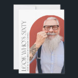 Convite 60ª fotografia de arco simples festa de aniversári<br><div class="desc">60° convite de aniversário simples moderno. Design de tipografia moderna elegante.</div>