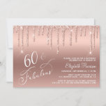 Convite 60º Aniversário da Rosa de Literatura Dourada<br><div class="desc">Elegante e chic 60º convite de aniversário com "60 & Fabuloso" gravado em um script branco de na moda contra um fundo dourado de rosa,  com brilho de falso ouro rosa descendo. Você pode personalizar com o nome dela e os detalhes da festa.</div>