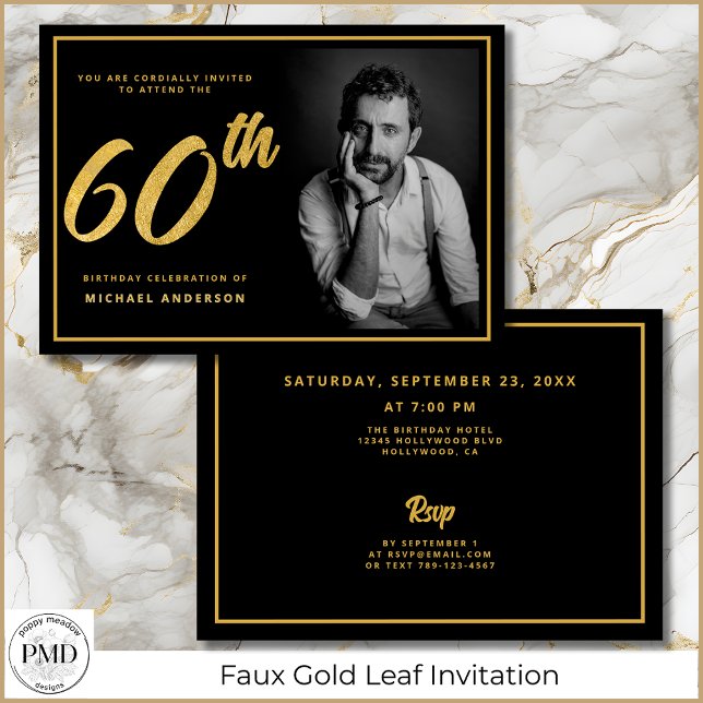 Convite 60º aniversário Foto Dourada Elegante Preto (60th Birthday Black and Gold Photo Invitation with Faux Gold Leaf, Party Details on the Back.)