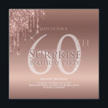 Convite 60º aniversário surpresa de brilho rosa<br><div class="desc">É hora de comemorar e este convite fará com que sua festa vá na direção certa. Este design apresenta brilho cor-de-rosa e tipografia personalizada. Muito brilho!</div>