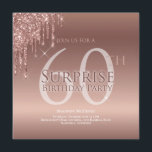 Convite 60º aniversário surpresa de brilho rosa<br><div class="desc">É hora de comemorar e este convite fará com que sua festa vá na direção certa. Este design apresenta brilho cor-de-rosa e tipografia personalizada. Muito brilho!</div>
