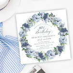 Convite 60. º Aniversário Pia Azul<br><div class="desc">Rosas e peônias de cor azul-d'água macia criam uma coroa bonito de primavera para decorar este 60º convite de aniversário. A tipografia adiciona uma estética elegante. Este convite de aniversário elegante está disponível tanto no estoque de papelão tradicional quanto numa versão descarregável. Faz parte da coleção Floral Azul Dusty. Ele...</div>